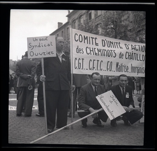 Défilé du 1er mai 1952 à Paris : cheminots de Châtillon
