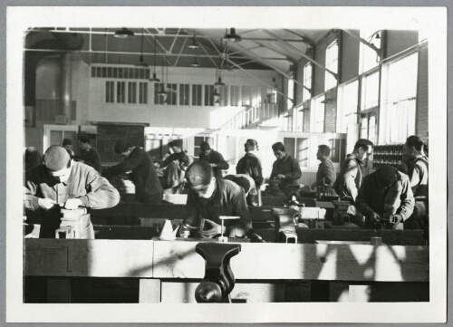 Centre de formation d'apprentis de la SNCF à la Garenne-Colombes : atelier des forges, 25 novembre 1947