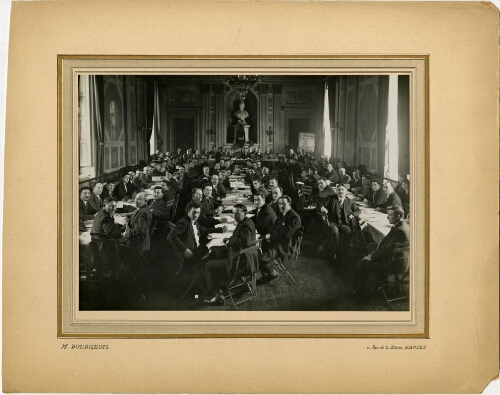 [Congrès de l'Union confédérée des syndicats du réseau Paris-Orléans, Nantes, 1922-1933] : les délégués dans la salle